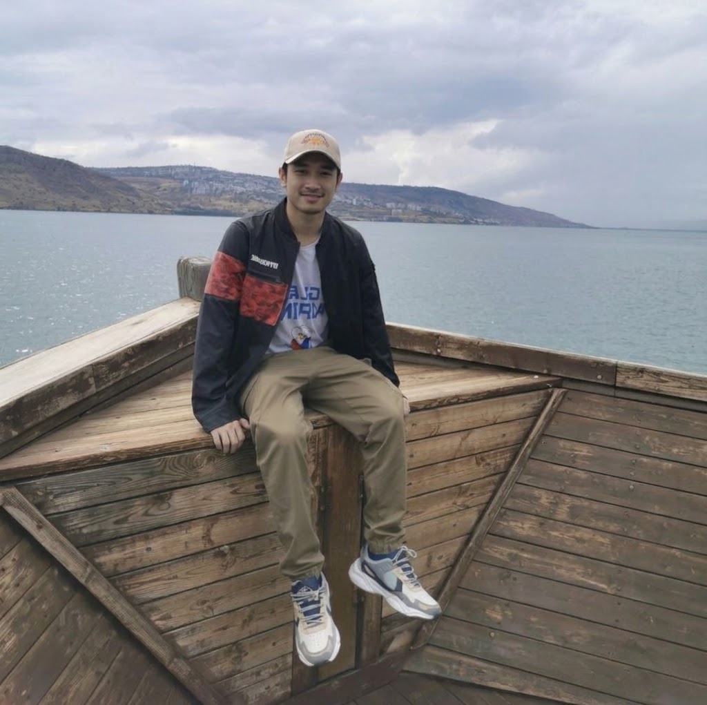 Jules Lee at the Galilean Sea